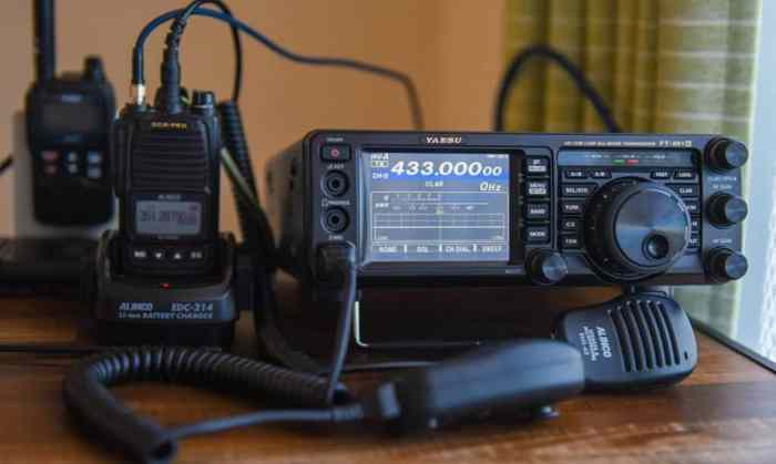 Ham Radio for Beginners The Complete Newbie's Guide to Build & Operate Your Amateur Radio Station. Includes Preparation Material for the FCC Technician License Test