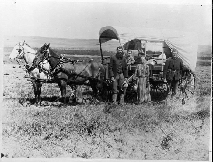 Her Wagon Train Soldier A Sweet Western Historical Wagon Train Romance (Wagon Train Women)