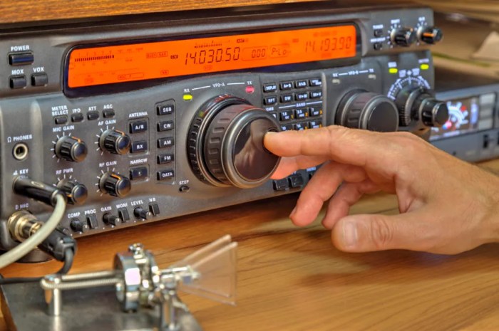 Ham Radio for Beginners The Complete Newbie's Guide to Build & Operate Your Amateur Radio Station. Includes Preparation Material for the FCC Technician License Test