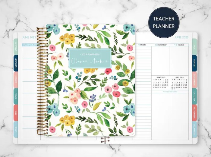 2022-2023 Teacher Planner Large Weekly and Monthly Lesson Planner and Calendar  Lesson Plan Grade and Record Books for Teachers July 2022-June 2023 Academic Year (Pretty Pink & Gold Stripes Design)