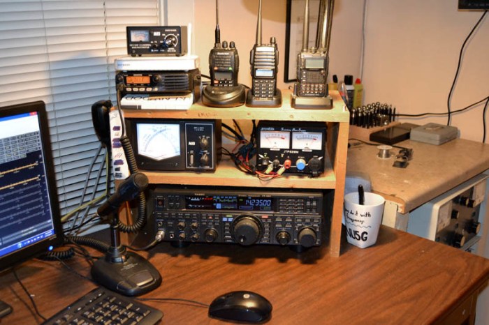 Ham Radio for Beginners The Complete Newbie's Guide to Build & Operate Your Amateur Radio Station. Includes Preparation Material for the FCC Technician License Test